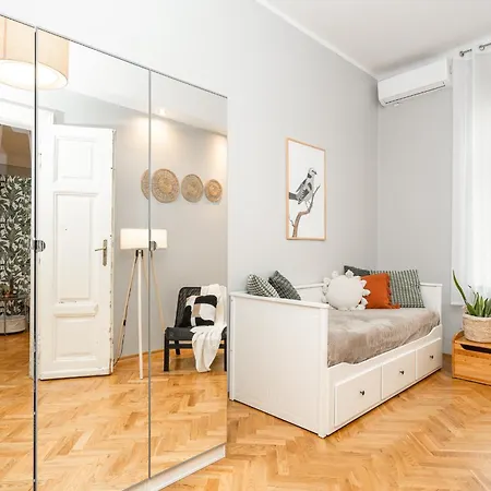 Sleeping In Main Market Apartment Krakow