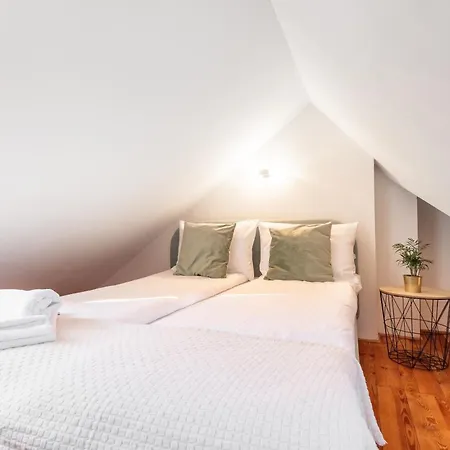 Apartment With Entresol Old Town