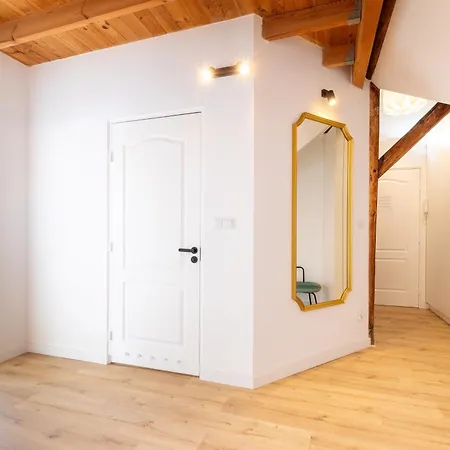 Apartment With Entresol Old Town *