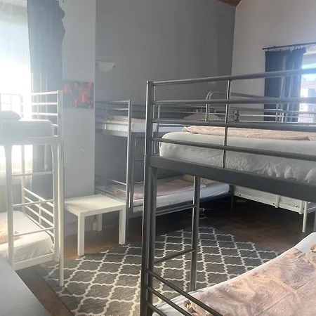 4 Couples & 4 Friends Bed & Breakfast Krakov