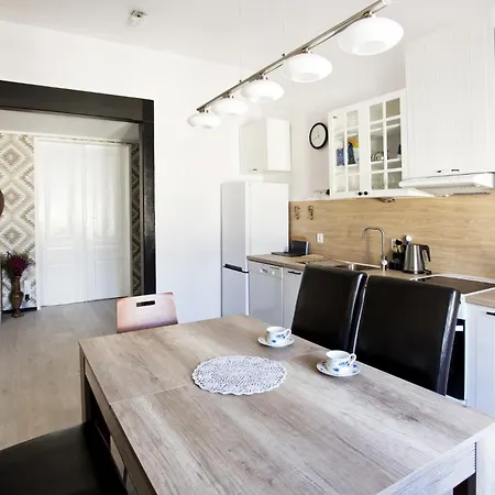 Large Next To Main Station - 85 M2 * Krakow