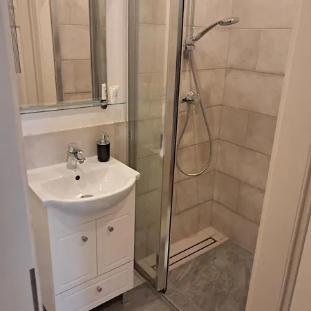 Angel House Aparthotel 3*