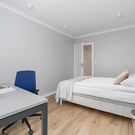 Apartment Modern Suitable For Remote Work With Balcony & Parking By Renters *