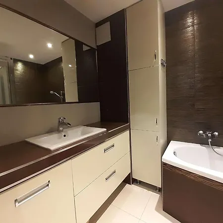 A Beautiful, Modern, Air-conditioned And Furnished 3-room *