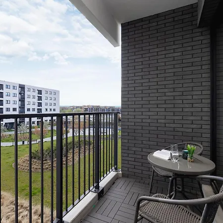 Beautiful & Spacious 1 Bedroom Apartament With Balcony By Renters Apartament *