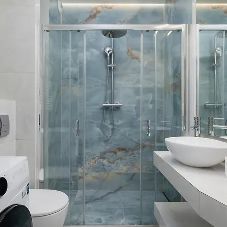 Beautiful & Spacious 1 Bedroom Apartament With Balcony By Renters Apartament *