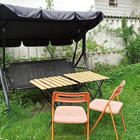 Hostal Retro & Garden *