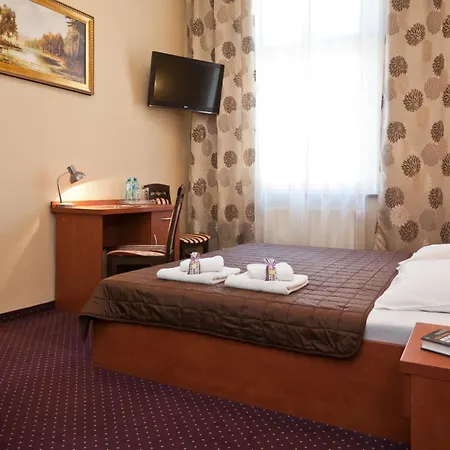 Otel Maksymilian 3*