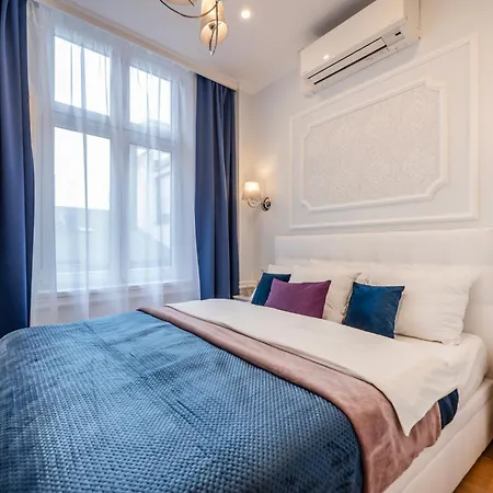 Main Square Aparthotel 3*