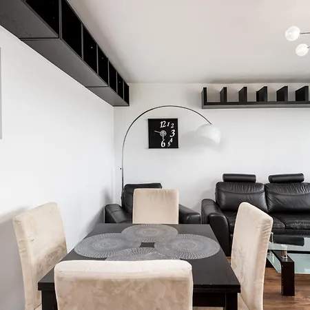 Stojalowskiego 3-bedroom Apartment