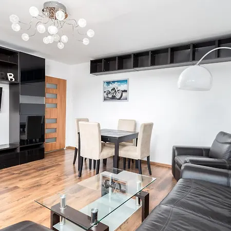 Stojalowskiego 3-bedroom Apartment
