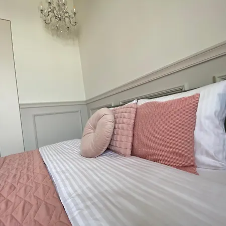 Royal Rose - Old Town Apartment *
