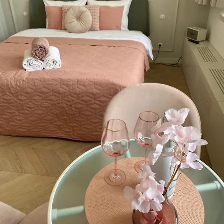Royal Rose - Old Town Apartment *