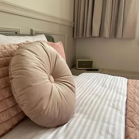Royal Rose - Old Town Apartment