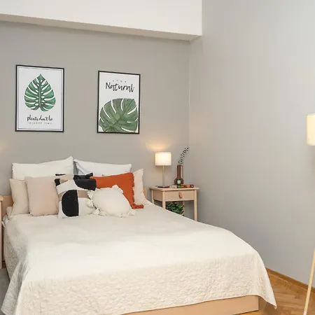Sleeping In Main Market Apartment