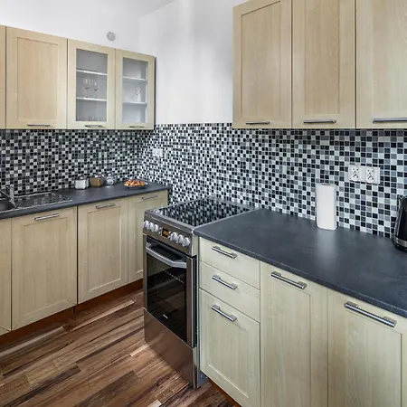 Corner House Apartment *