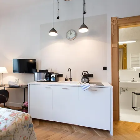 Aparthotel Antique Plac Szczepanski 3*