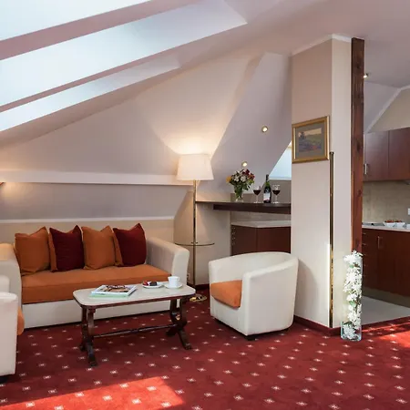 Crown Piast & Hotel 5*