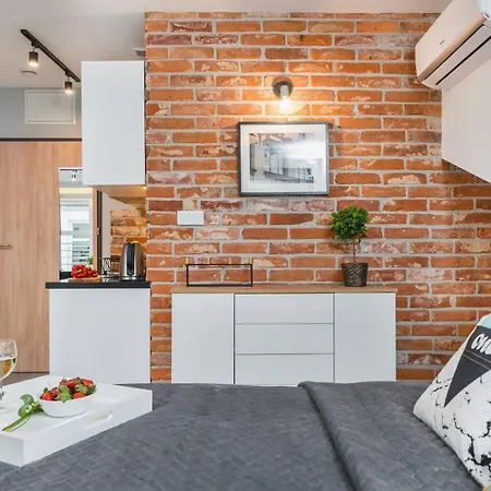 Aparthotel Barbakan Old Town