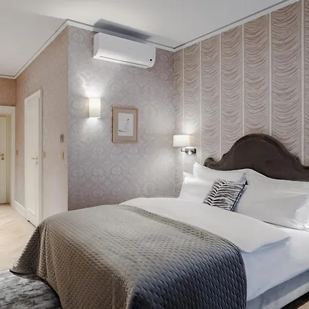 Unicus Palace Old Town - Destigo Otel