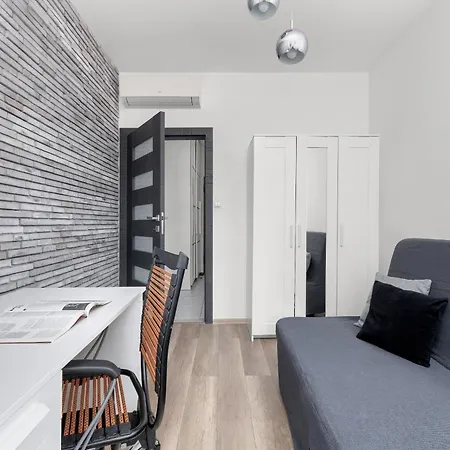 Nowoczesny & Klimatyzowany Z Parkingiem By Renters Apartment Krakow