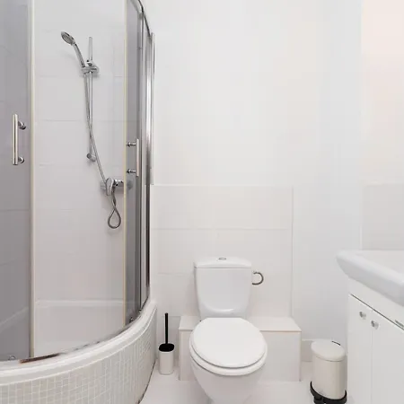 3-bedroom - 51 Dietla Street Apartment *