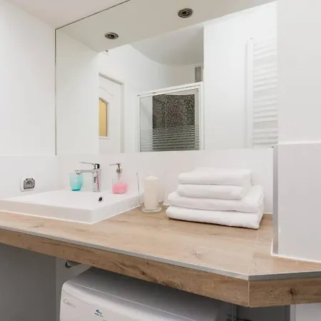 Private Parking - Old Town - Sw Krzyza 16 Street * Cracovia