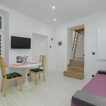 By Renters Apartment Krakow