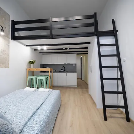 Center, Modern, Quiet Place By Homeclick Apartment *