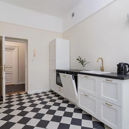 Apartment 3-bedroom - Rejtana 10 *