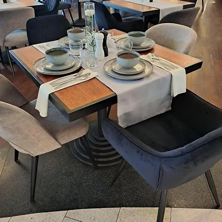 Fero Express Klimatyzowane Ac Otel 3*