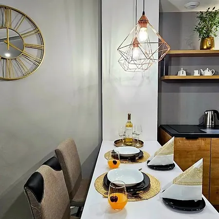 Malila Premium Cracow Lwowska 1 Апартаменты *