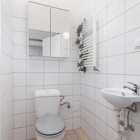 Family In Downtown Cracow By Rent Like Apartment *