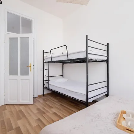 Family In Downtown Cracow By Rent Like