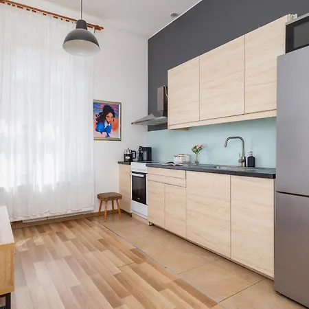Family In Downtown Cracow By Rent Like Apartment *