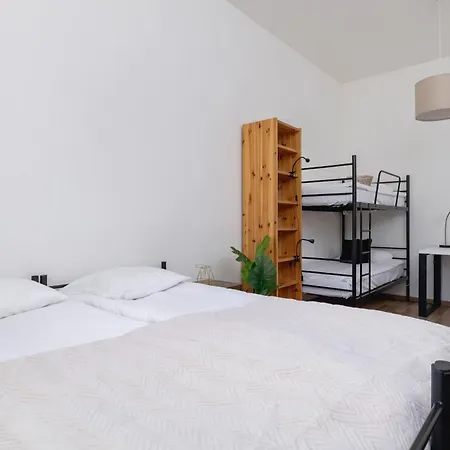 Family In Downtown Cracow By Rent Like