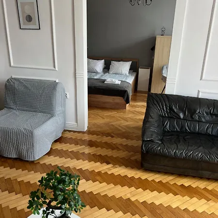 Large Next To Main Station - 85 M2 Krakow