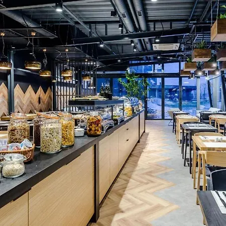 Malila Premium Cracow Lwowska 1 Апартаменты *