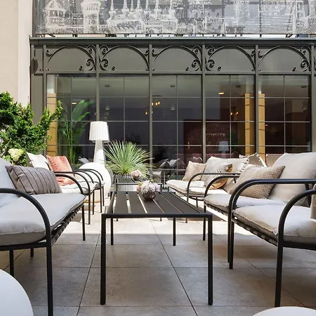 Leonardo Boutique Old Town Hotel