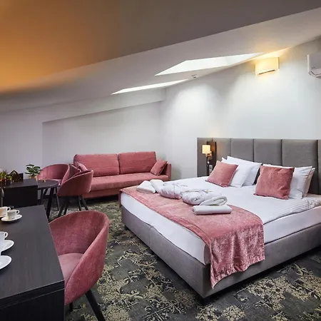 Estera 4*