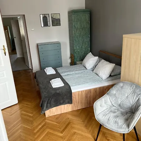 Large Next To Main Station - 85 M2 Krakow