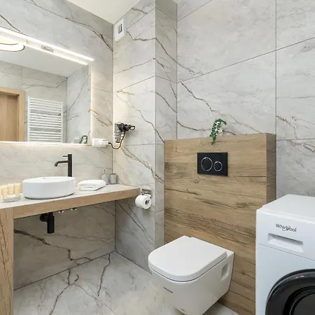 Cozy Laszkiewicza With Parking By Renters 公寓 *