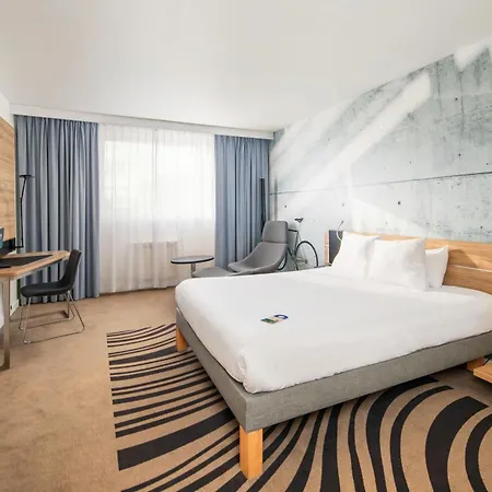 מלון Novotel West