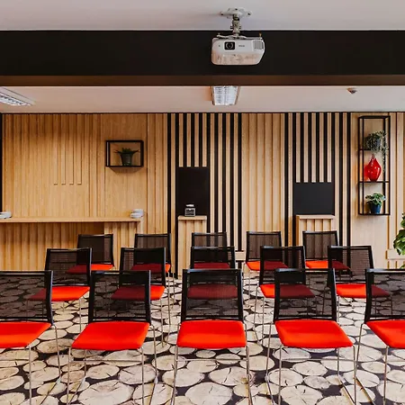 מלון Novotel West