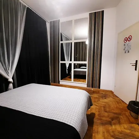Lorf Hostel&coffee Hostel