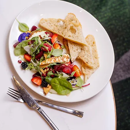 Hyatt Place Hotel 4*