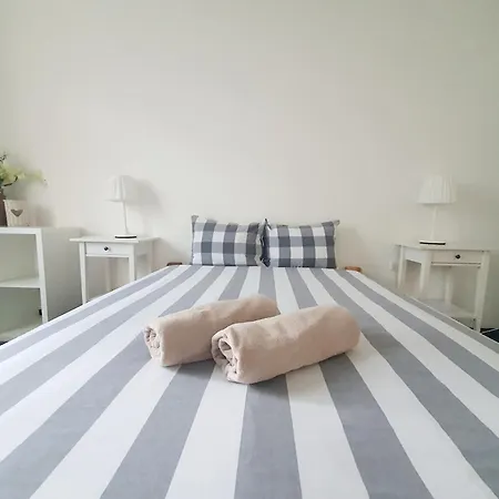 Master Corner אכסניה *