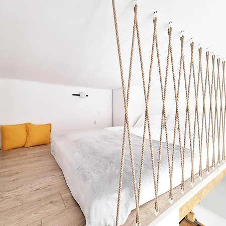 Nad Szklarnia Apartment