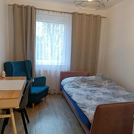 Uroczy Z Garażem