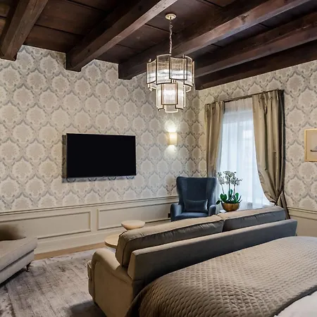 Unicus Palace Old Town - Destigo Otel